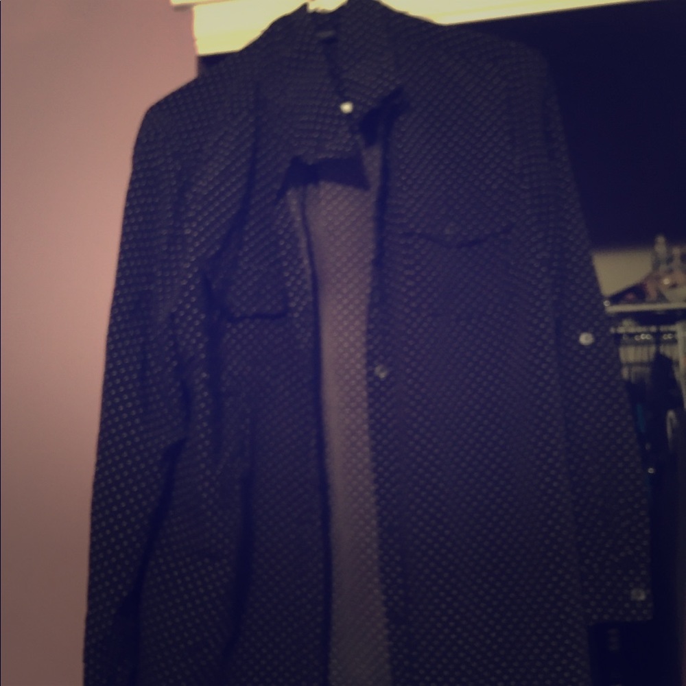 Women’s Long-Sleeve Button Down Shirt